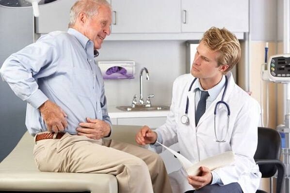 Consulta cun médico de artrite de cadeira